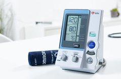 Profesionální digitální tlakoměr HEM-907 na paži, auskultační a oscilometrické měření, síť. zdroj - Omron